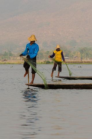 131 Inle Lake, 1 been roeiers.jpg